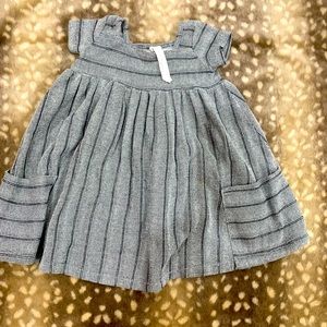 Dress size 18mos - but runs big so really like a size 2